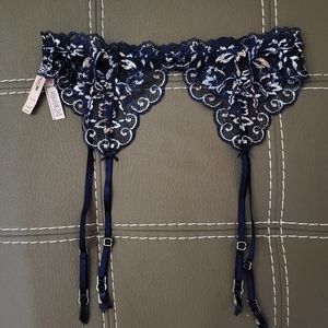 Victorias secret garter belt  size m/l